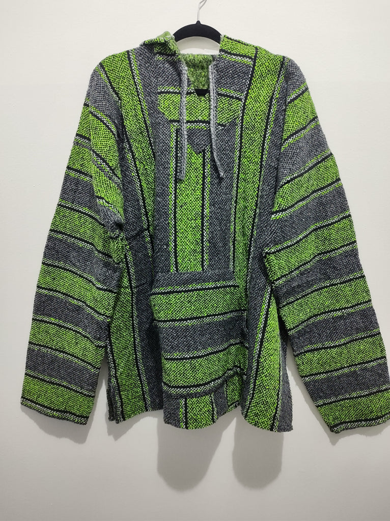 Sweater rayado gris con verde
