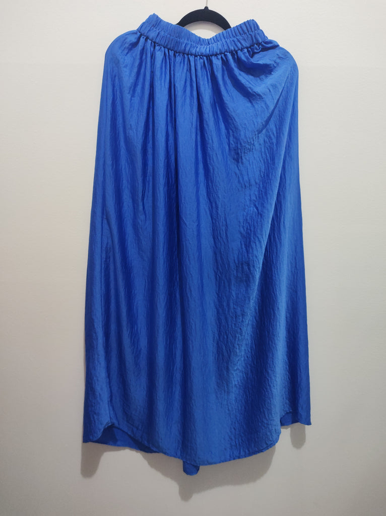 Falda larga con caida azul