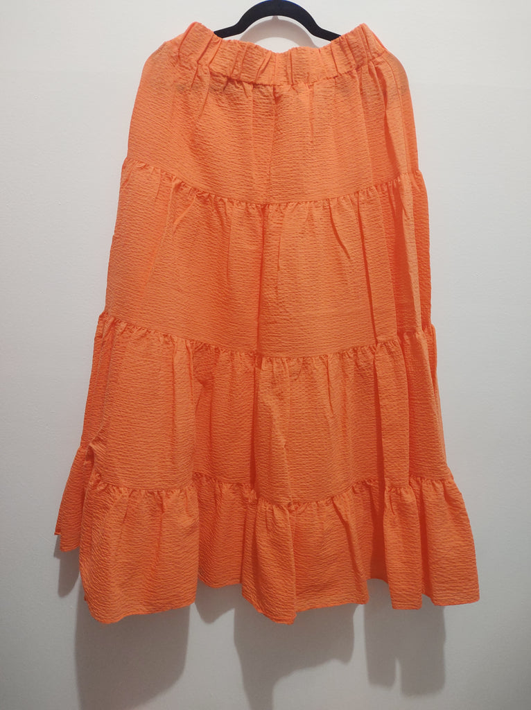 Falda larga con caida color anaranjada